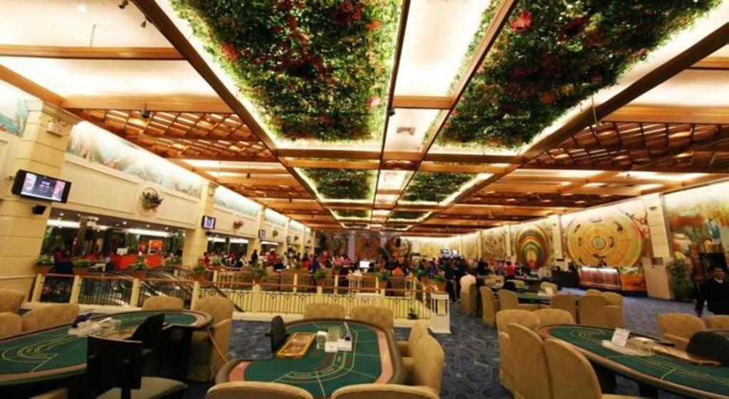 Grand Diamond City Hotel & Casino Poipet Exterior photo