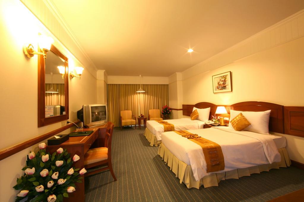 Grand Diamond City Hotel & Casino Poipet Exterior photo