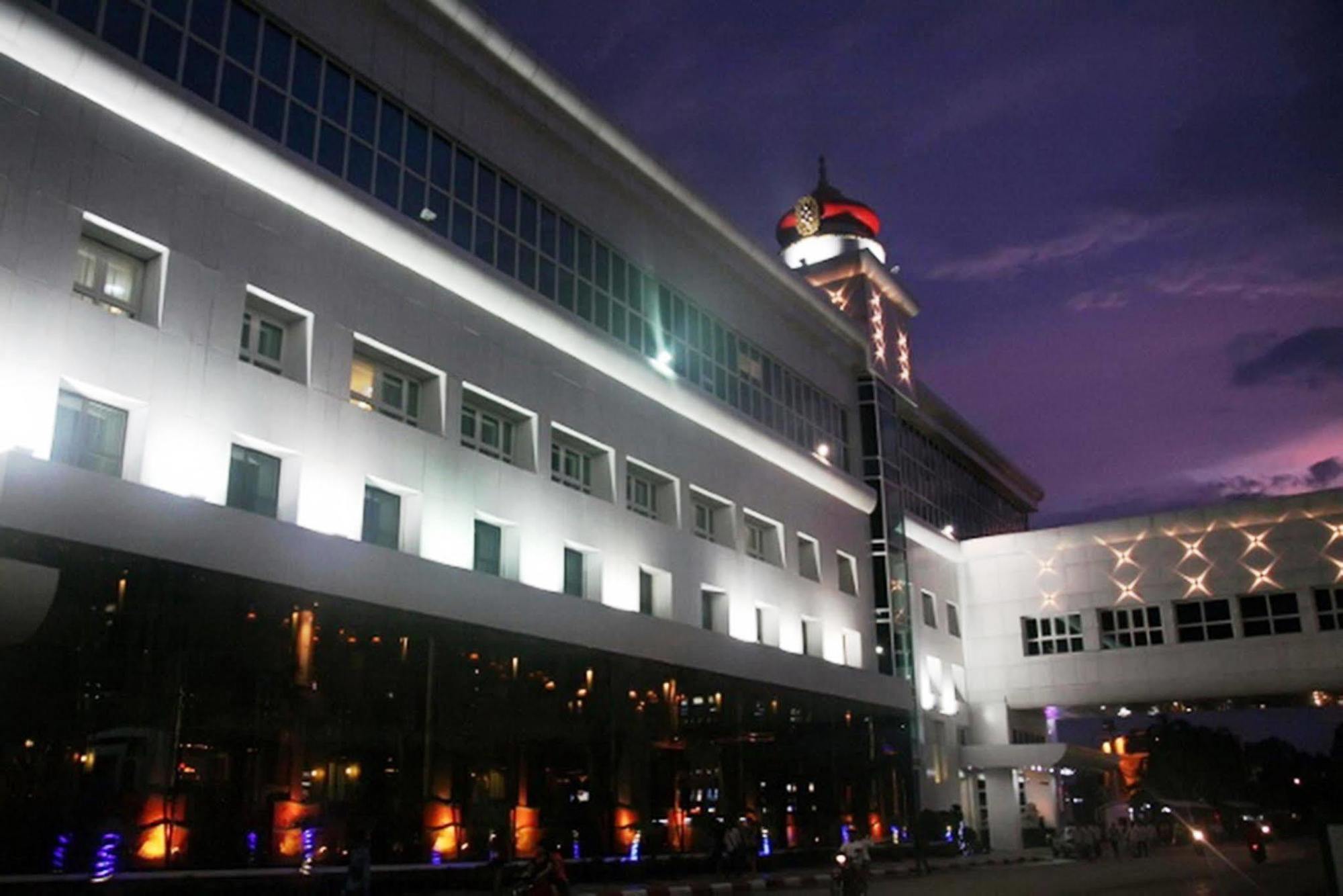 Grand Diamond City Hotel & Casino Poipet Exterior photo
