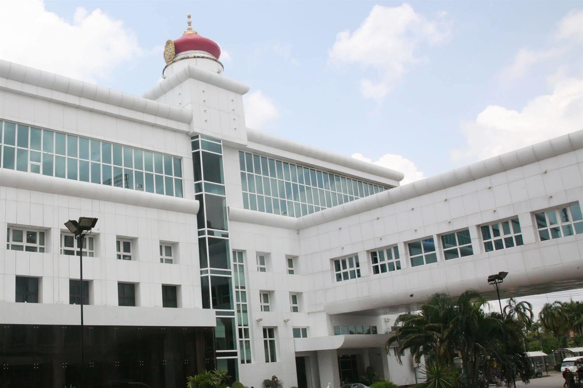 Grand Diamond City Hotel & Casino Poipet Exterior photo